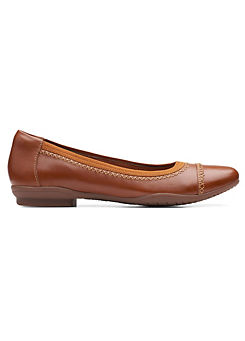 Collection Sara Bay Caramel Leather Shoes by Clarks