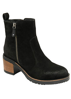 Leather Ankle Boots by Ravel