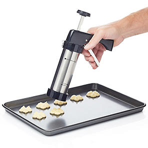 https://lookagain.scene7.com/is/image/OttoUK/296w/Dual-Purpose-Icing-Gun-Biscuit-Press-Set-by-MasterClass~99C652FRSP.jpg