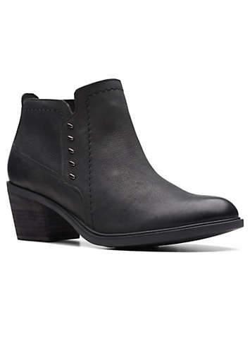 Clarks ladies deals boots wide fit