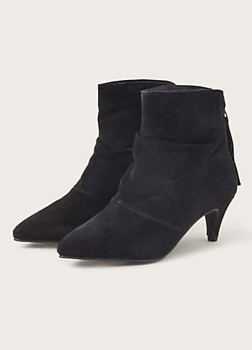 Kitten heel 2025 suede booties