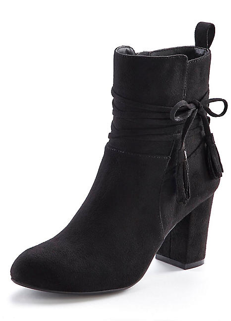 LASCANA Cut-Out Heeled Ankle Boots