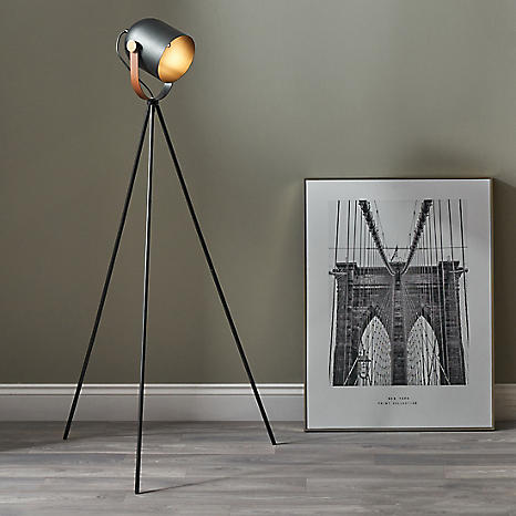 IDÉE　TRIPOD FLOOR LAMP　IDÉE Archiology Modern Black Tripod Floor Lamp: Elevate Your Space