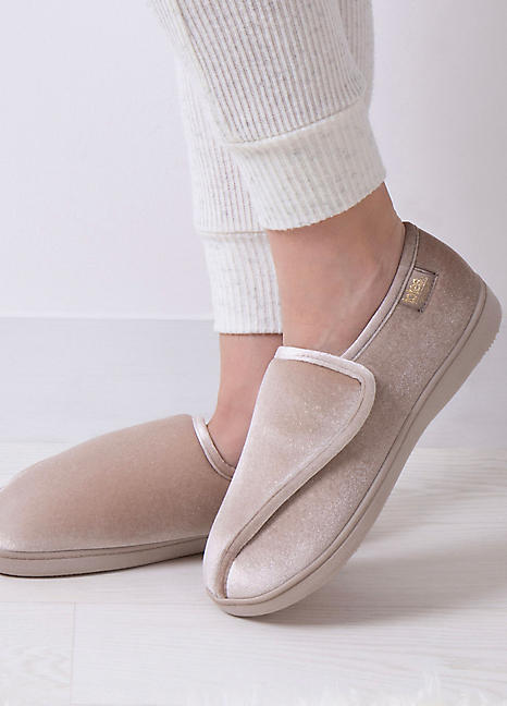 Isotoner store velour slippers