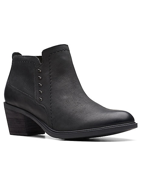 Clarks wide fit sales chelsea boots