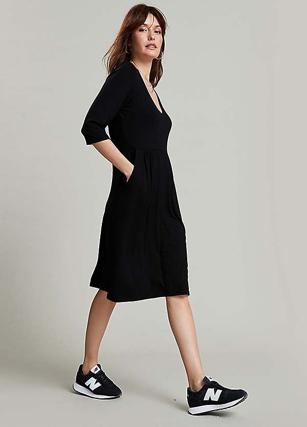 Black jersey dress with sales pockets