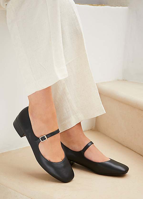 Black low court shoes best sale