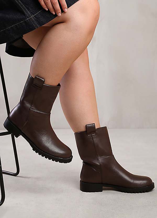 Delta Mid Calf Boots with Stitching Detail in Dark Brown Grain