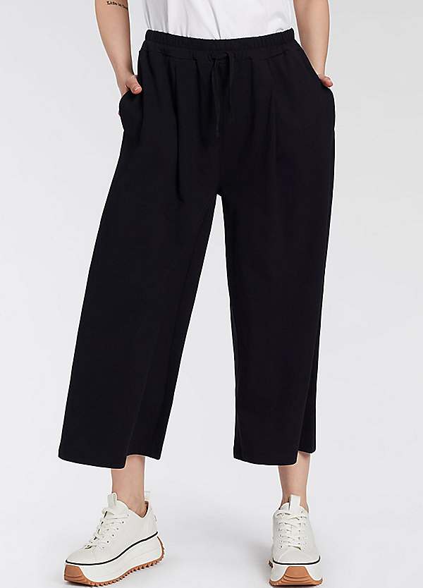 Black cotton cropped trousers discount