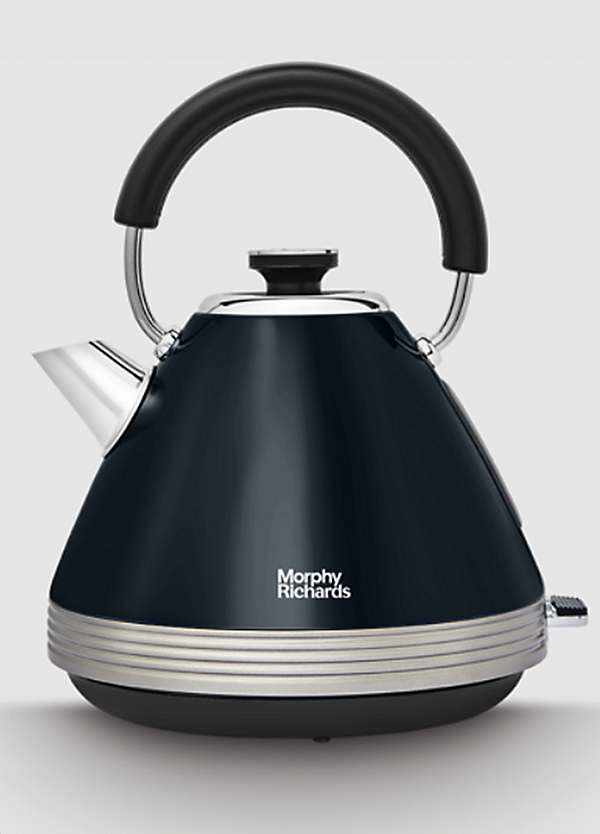 Venture Retro Pyramid 1.5L Kettle Onyx by Morphy Richards Look Again